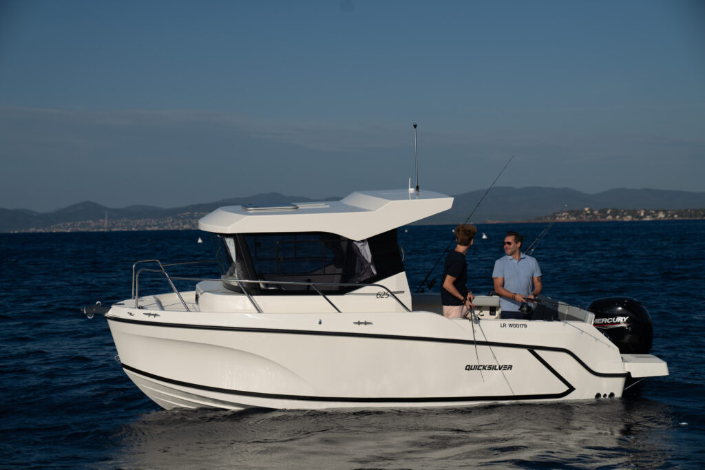 QUICKSILVER 625 PILOTHOUSE