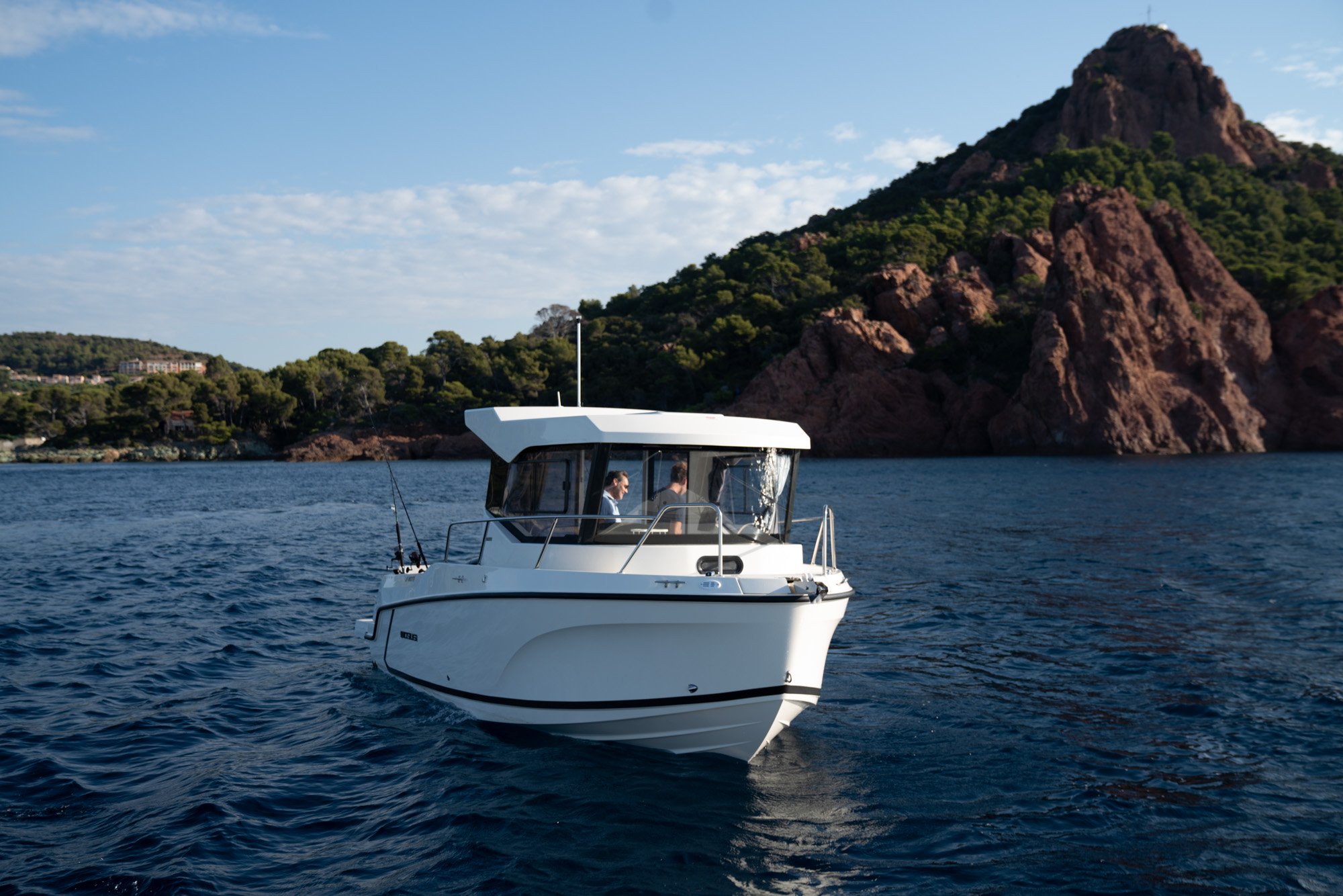 Quicksilver-625-pilothouse0197
