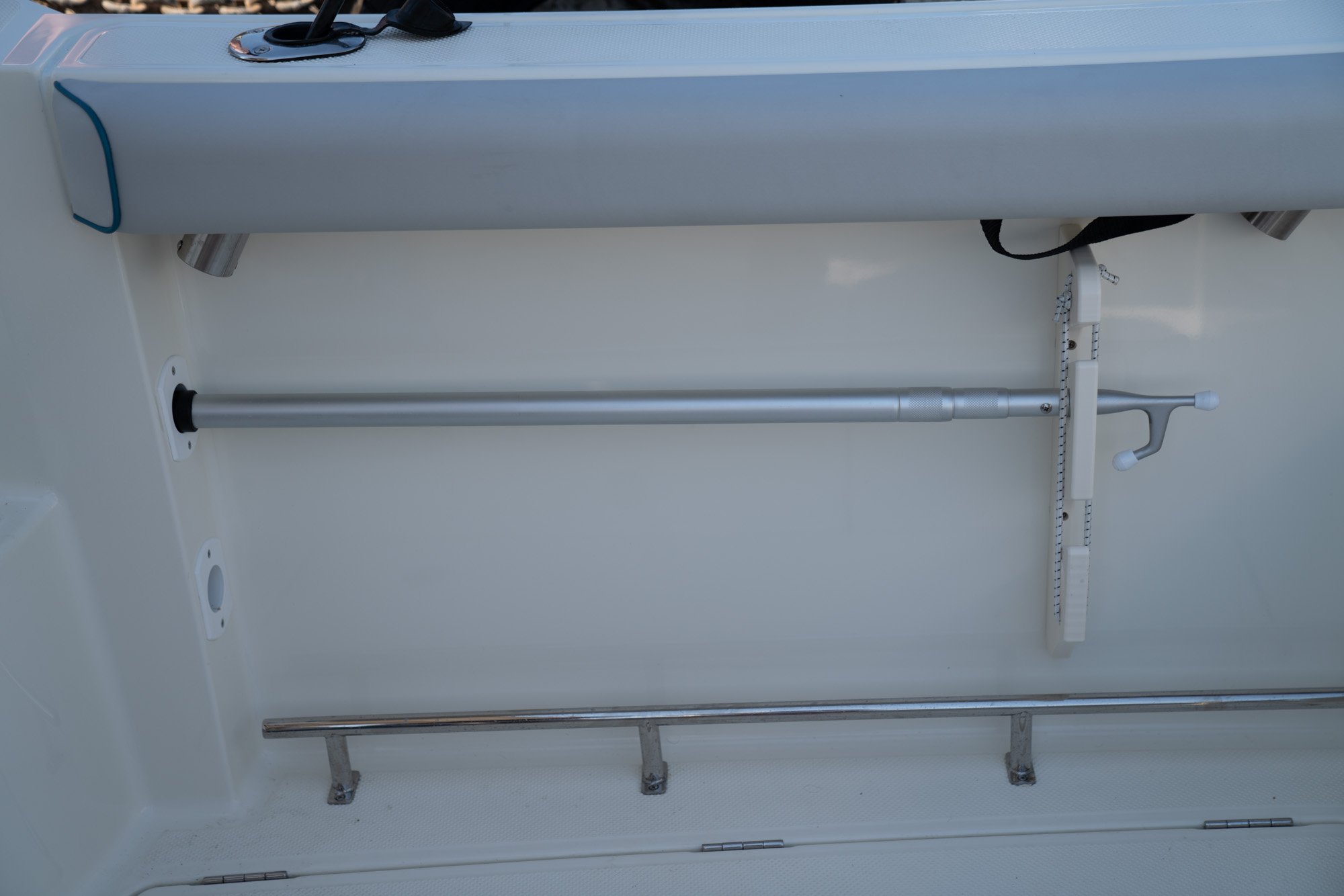 Quicksilver-625-pilothouse0750