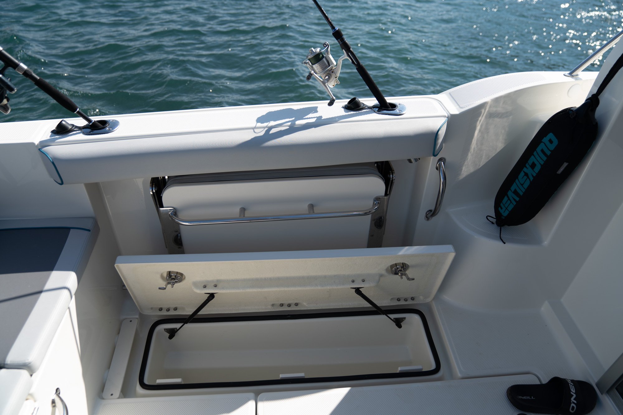 Quicksilver-625-pilothouse0761