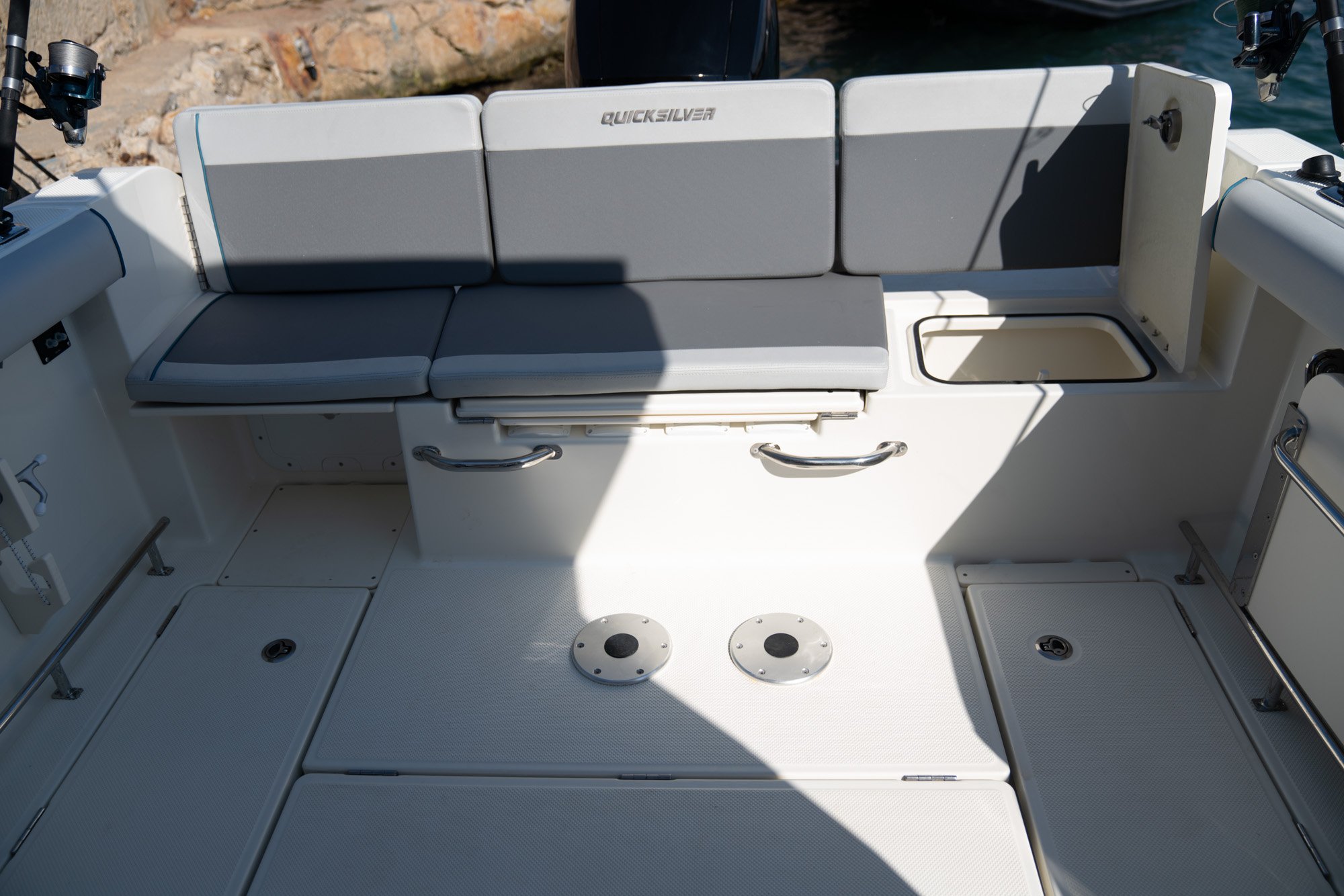 Quicksilver-625-pilothouse0797